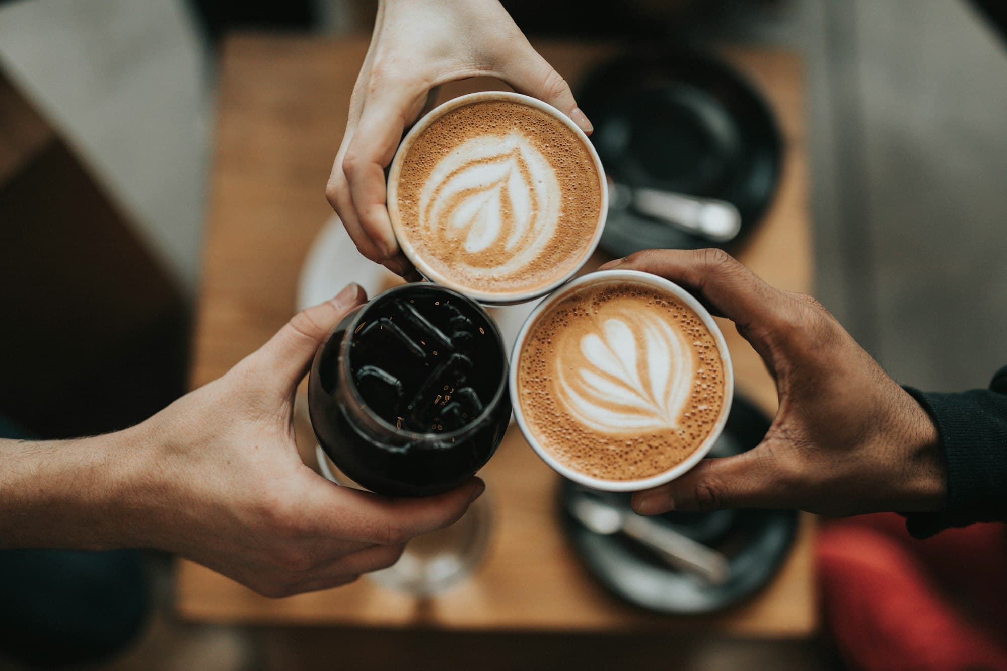 Plateau de courtoisie avec thé et café en chambre